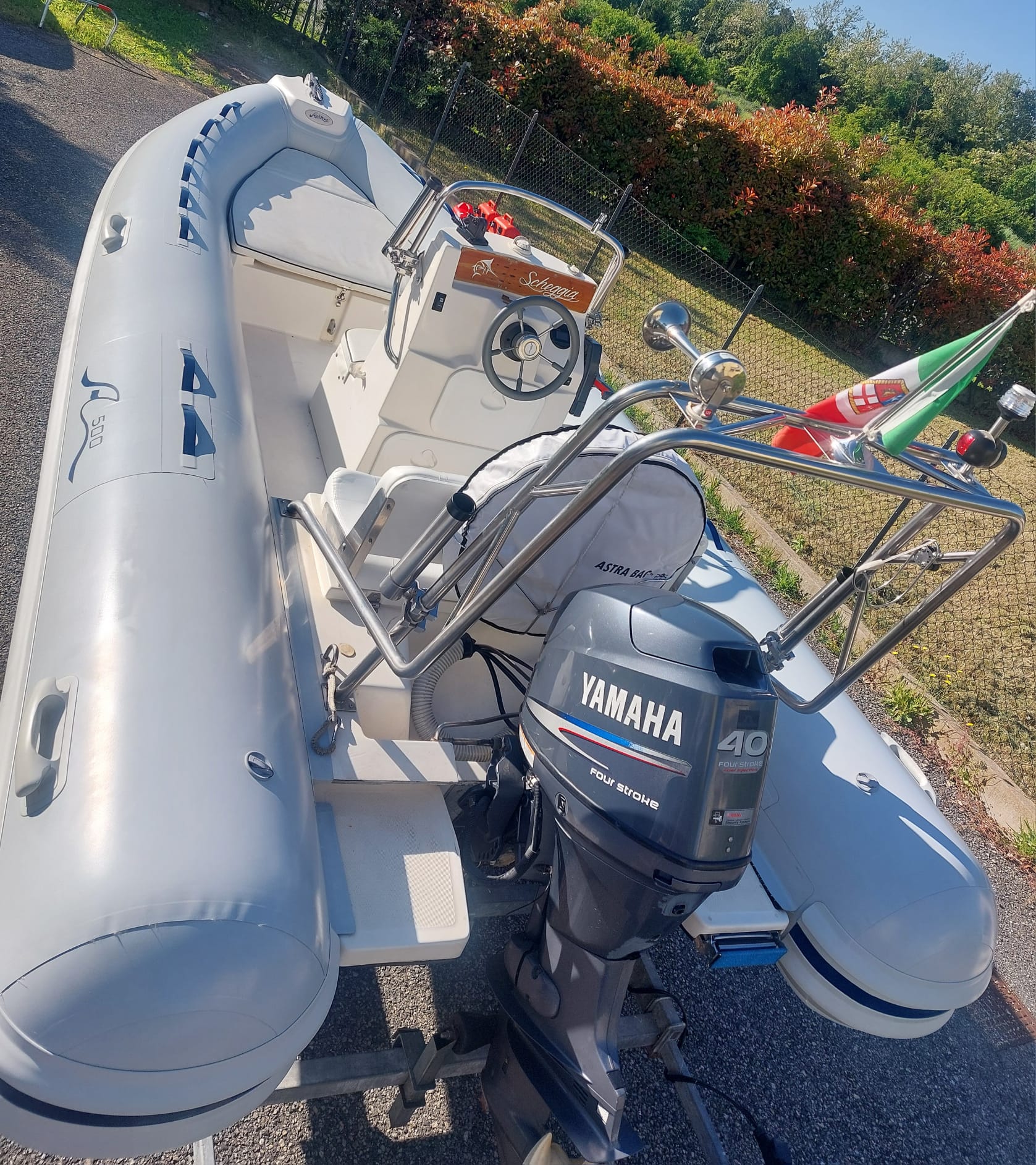 VENDO GOMMONE + MOTORE + CARRELLO